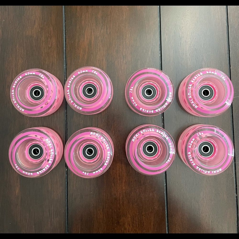 Moxi Gummy Wheels and Abec 5 bearings